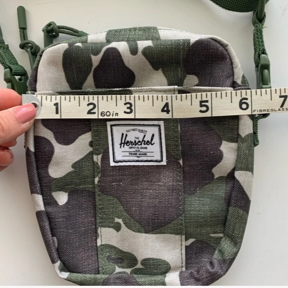Unisex Herschel Cruz Crossbody Camo Bag - Picture 6 of 9
